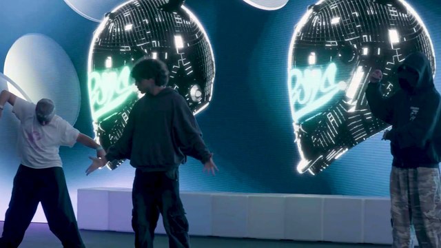 Ελληνικό χρώμα στο Karlovy Vary – Ποιος είναι ο Έλληνας χορευτής που ξεχώρισε στο διεθνές φεστιβάλ κινηματογράφου