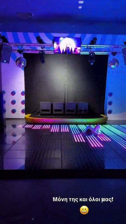 Η Αθηνά Οικονομάκου απαθανατίζει την κόρη της να χορεύει (2)