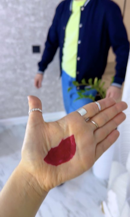 Lipstick Trap Activated! He’s SO Busted! 💄😈😂