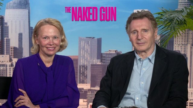 Le plus gros fou rire de Liam Neeson et Pamela Anderson dans Y'a-t-il un flic ?