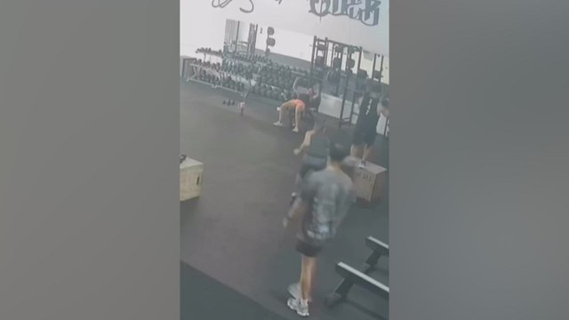 Lo que le hace una mujer a un hombre en el gimnasio con el que no van a dar crédito: pudo mandarle al hospital...