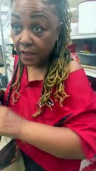 “¡Aquí se habla inglés!”: Amenazó una mujer a una joven en un supermercado de EE.UU. (Video)