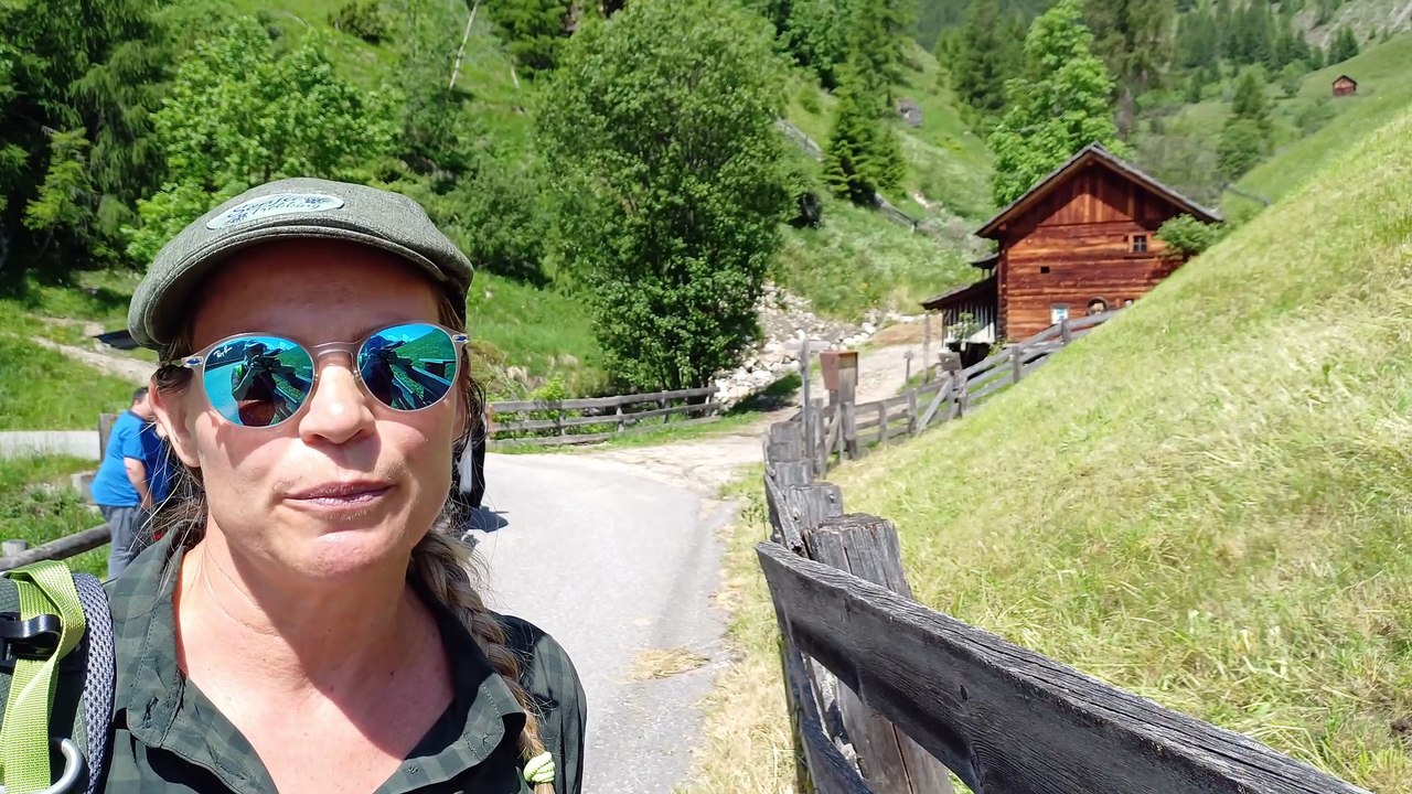 Alto Adige, Rodla des Viles e la Via dei Mulini a Longiarù. La guida: "Una antica macina è usata ancora oggi"