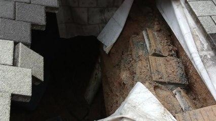 충북 충주서 깊이 2.5m 땅 꺼짐 발생...1명 부상 / YTN
