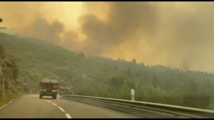 Francia, enorme incendio devasta il Sud-ovest, morta una donna