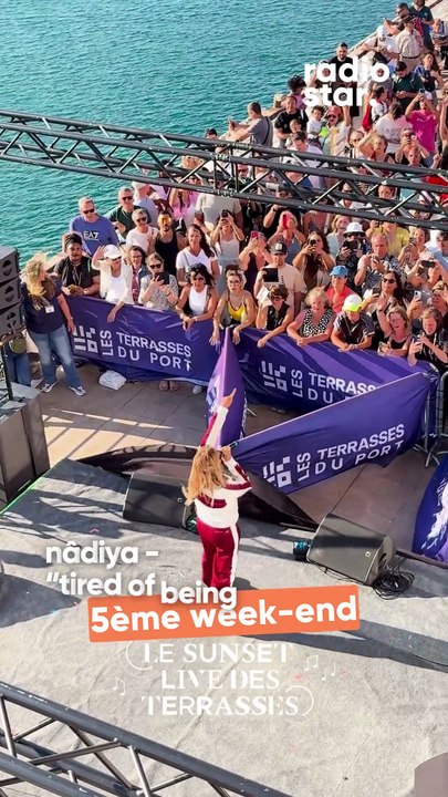 Nâdiya interprète “tired of being sorry” sur la scène des Sunset Live des Terrasses #nadiya #sunsetlive #concert #live