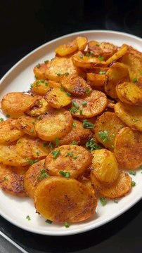 Potato snacks recipe#fypageシ #foryourpage #cooking #homecooking #goodfood #snacks #buttergarlic #foodlovers #recipe #simplerecipe #partyfood #cheese #eating #foodie #BakedPotato #yummyfood #potatosnacks #deliciousfood