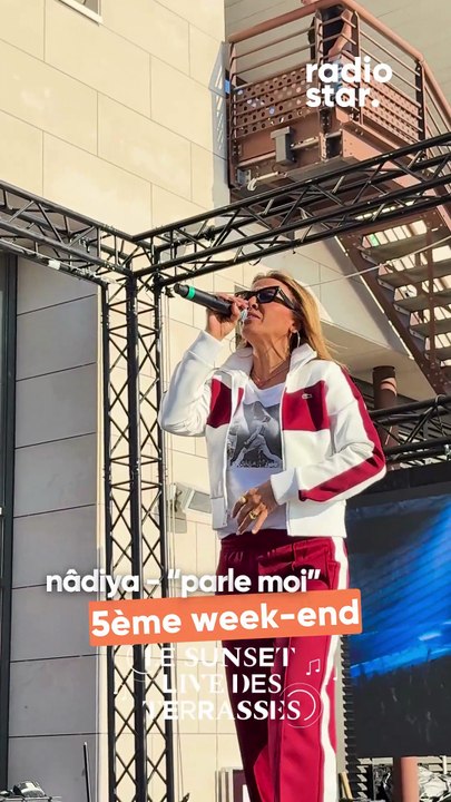 Nâdiya interprète “parle moi” sur la scène des Sunset Live des Terrasses #nadiya #sunsetlive #concert #live