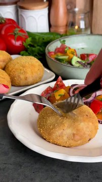 Chicken Crockett stuffed with mushroom and cheese#fypageシ #foryourpage #cooking #homecooking #goodfood #snacks #chickenrecipe #foodlovers #recipe #simplerecipe #partyfood #cheese #eating #foodie #yummyfood #crockett #deliciousfood #mushroom