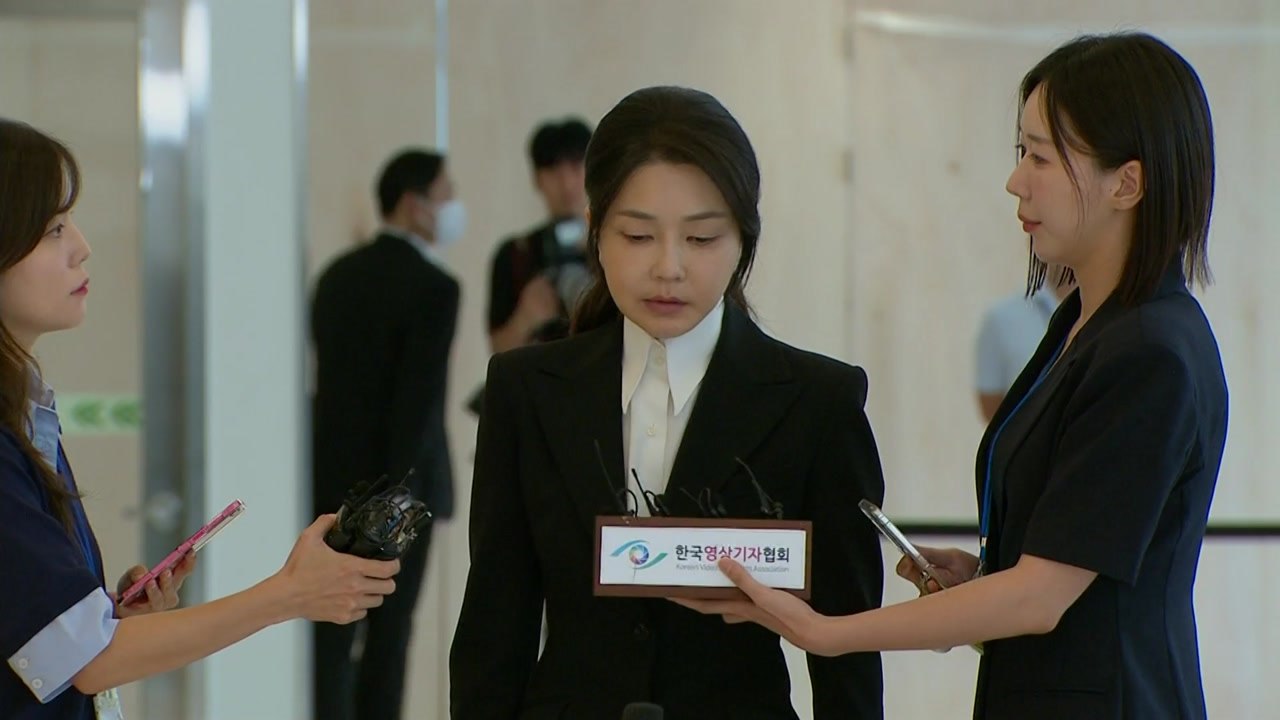 김건희, 특검 출석..."아무것도 아닌 사람이 심려 끼쳐" / YTN
