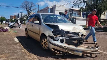 Acidente de trânsito é registrado entre Ranger e Polo na região do lago