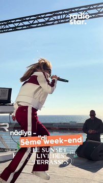 Nâdiya interprète “dj !” sur la scène des Sunset Live des Terrasses #nadiya #sunsetlive #concert #live