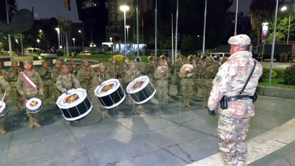Con fusilería, melodías patrias y flores: así arrancó el homenaje al Bicentenario en Cochabamba