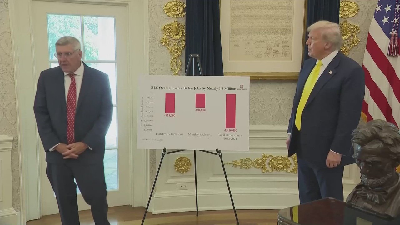 Trump Shocks Audience by Changing Slides Midway Through Steve Moore’s Speech