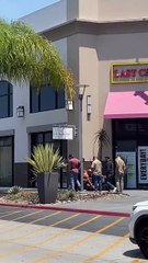 Presuntos agentes de ICE en Plaza Las Américas de San Ysidro realiza supuesto arresto