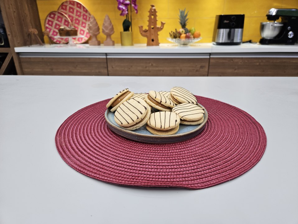 Biscoitinho de Amido com Doce de Leite