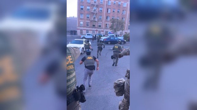 Agentes de inmigración reanudan redadas en Los Ángeles ocultos en camión de mudanza