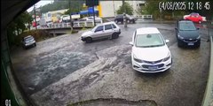 VÍDEO: Carro cai em rio após motorista perder controle em estacionamento no Sul de SC