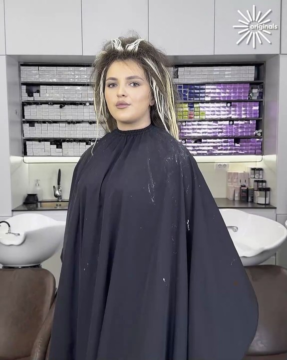 From brunette to blonde, an incredible hair transformation! 😍