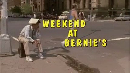 Weekend con il morto (Weekend ad Bernie's) - di Ted Kotcheff con Andrew McCarthy e Jonathan Silverman - USA 1989