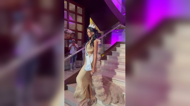 Las candidatas desfilan en la presentación oficial de la corona del Miss República Dominicana Universo