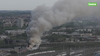 Un incendie en cours dans un centre de tri  au sud de Bruxelles