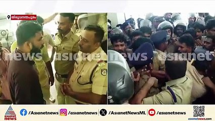 സർവകലാശാലയിലേക്ക് ഓടിക്കയറി എസ് എഫ് ഐ പ്രവർത്തകർ