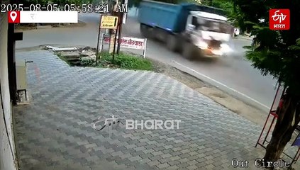 भीलवाड़ा: तेज रफ्तार डंपर ने लोडिंग टेंपो को मारी टक्कर, सीसीटीवी में कैद हुई घटना