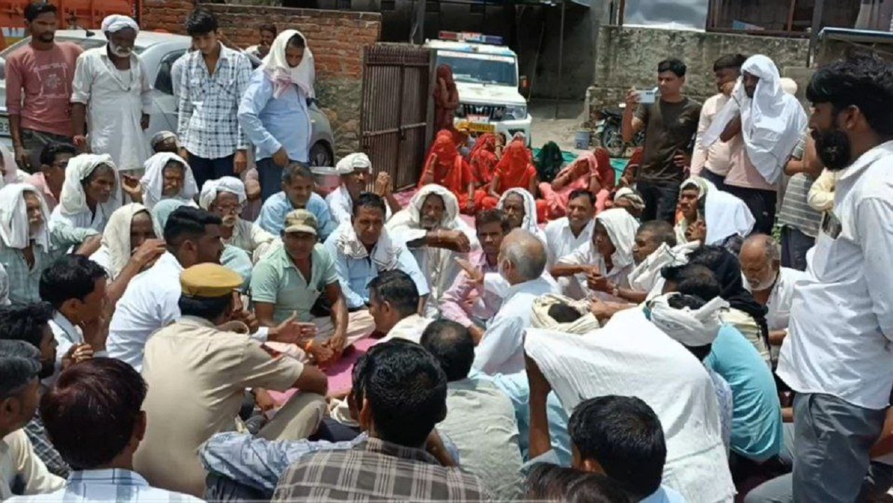video: चोर पुलिस की पकड़ से दूर, थाने के बाहर धरना