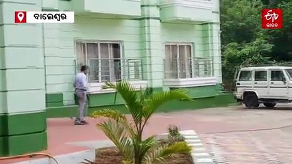 FM ଛାତ୍ରୀ ଆତ୍ମହତ୍ୟା ଘଟଣା; କ୍ରାଇମବ୍ରାଞ୍ଚ ଏସପିଙ୍କ ତଦନ୍ତ ସମୀକ୍ଷା, କଲେଜ ସିକ୍ୟୁରିଟି ଗାର୍ଡଙ୍କୁ ଜେରା
