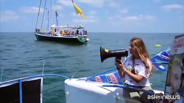 I parenti degli ostaggi israeliani in barca verso Gaza