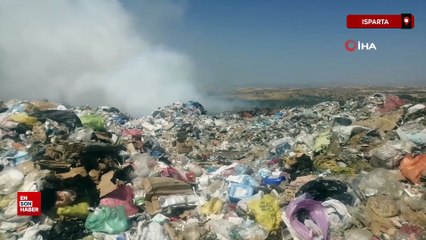 Isparta'da çöplükte çıkan yangın ormana sıçramadan söndürüldü