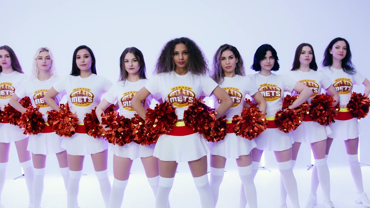 Cheerleading Squad 4K - Dazzling Dance Routine