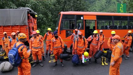 Mal tiempo y carreteras destruidas dificultan el rescate de desaparecidos en el Himalaya