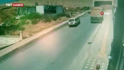 Freni patlayan kamyonun altında kalmaktan saniyelerle kurtuldu