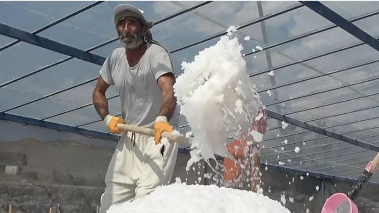 Erzincan’da asırlık geleneklerle tuz üretimi