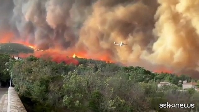 Il più grande incendio estivo in Francia devasta 17.000 ettari