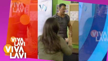 Ricardo Arjona sorprende a alumnos de escuela