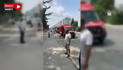 Adana’da, kurtarmak istediği kediyle birlikte ağaçta mahsur kalan kişiyi itfaiye kurtardı
