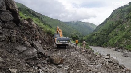 El colapso de carreteras y puentes dificulta el rescate de desaparecidos en el Himalaya indio