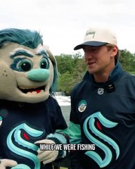 Urso-pardo ataca mascote de equipe de hóquei durante gravação no Alasca