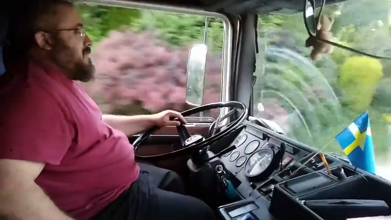 Le Volvo F1220 Horses Van de Samu