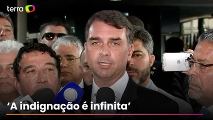 Flávio diz que foi ‘difícil’ ver Bolsonaro recarregando tornozeleira na tomada durante visita