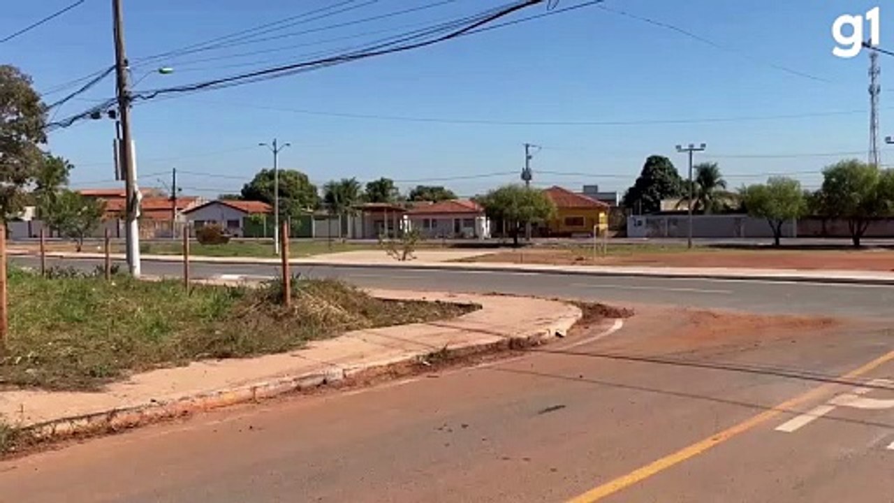VÍDEO: funcionário escreve 'PRAE' em obra de sinalização de trânsito em rua de Cuiabá