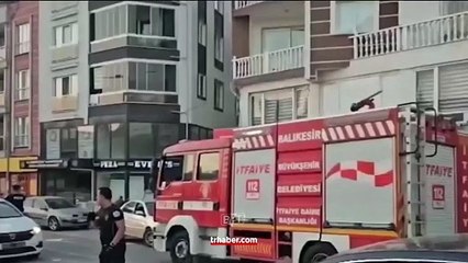 Balıkesir-Sındırgı'da 6.1 büyüklüğünde deprem! Binalar yıkıldı, milyonlar sokağa döküldü
