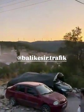 Balıkesir’de şiddetli deprem: Yıkılan binalar var!