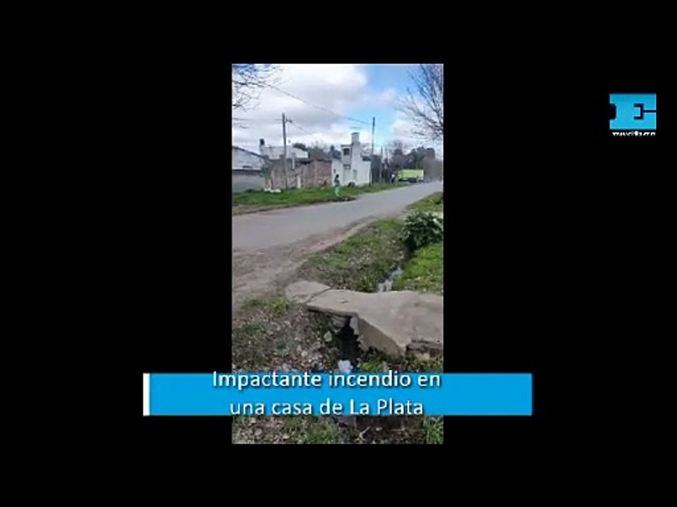 Impactante incendio en una casa de La Plata