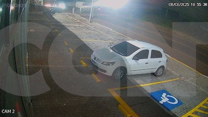 Vítima de grave acidente na Rua Ipanema está na UTI; Câmera flagra forte colisão