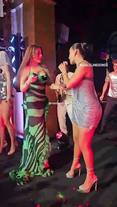 هيفاء وهبي تشعل أجواء حفل زفاف الدكتورة يومي