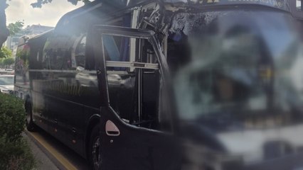 45인승 통근버스가 단속카메라 설치대 추돌...7명 부상 / YTN